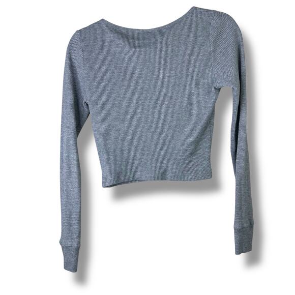 Aritzia TNA Gray V-Neck HomeStretch Rib Henley Thermal Knit Long Sleeve Crop Top - Picture 6 of 7